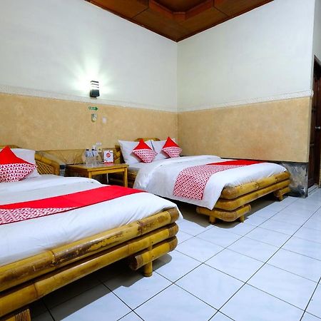 Oyo 1425 Beach Wind Bungalows Gili Trawangan Exterior photo