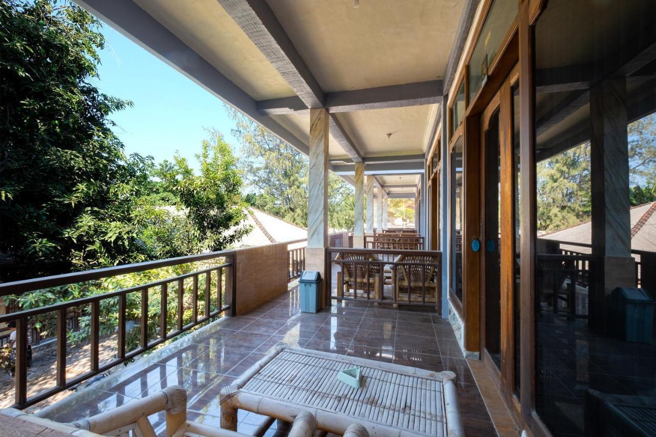 Oyo 1425 Beach Wind Bungalows Gili Trawangan Exterior photo