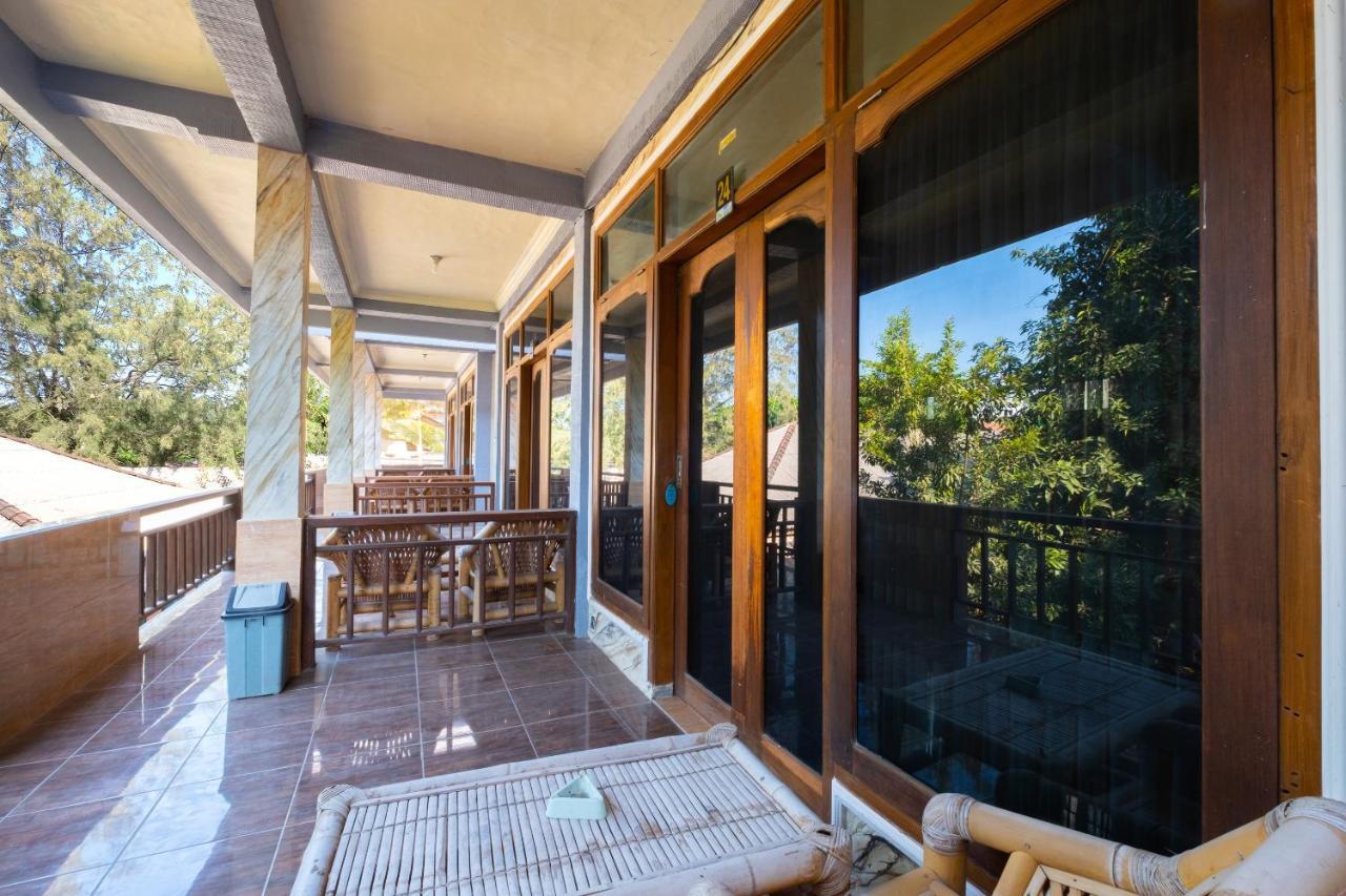 Oyo 1425 Beach Wind Bungalows Gili Trawangan Exterior photo